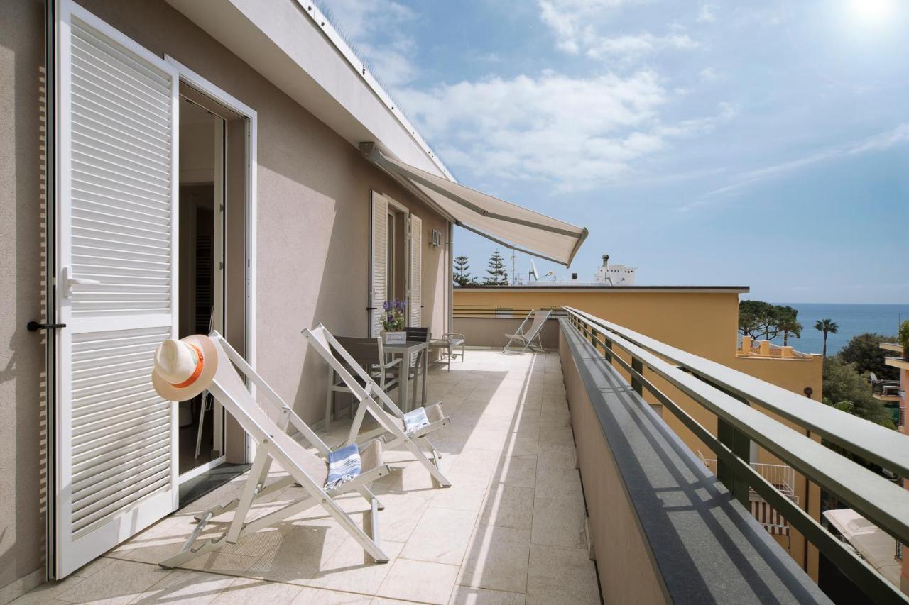 Hotel Residence Laigueglia Free Parking Exteriör bild