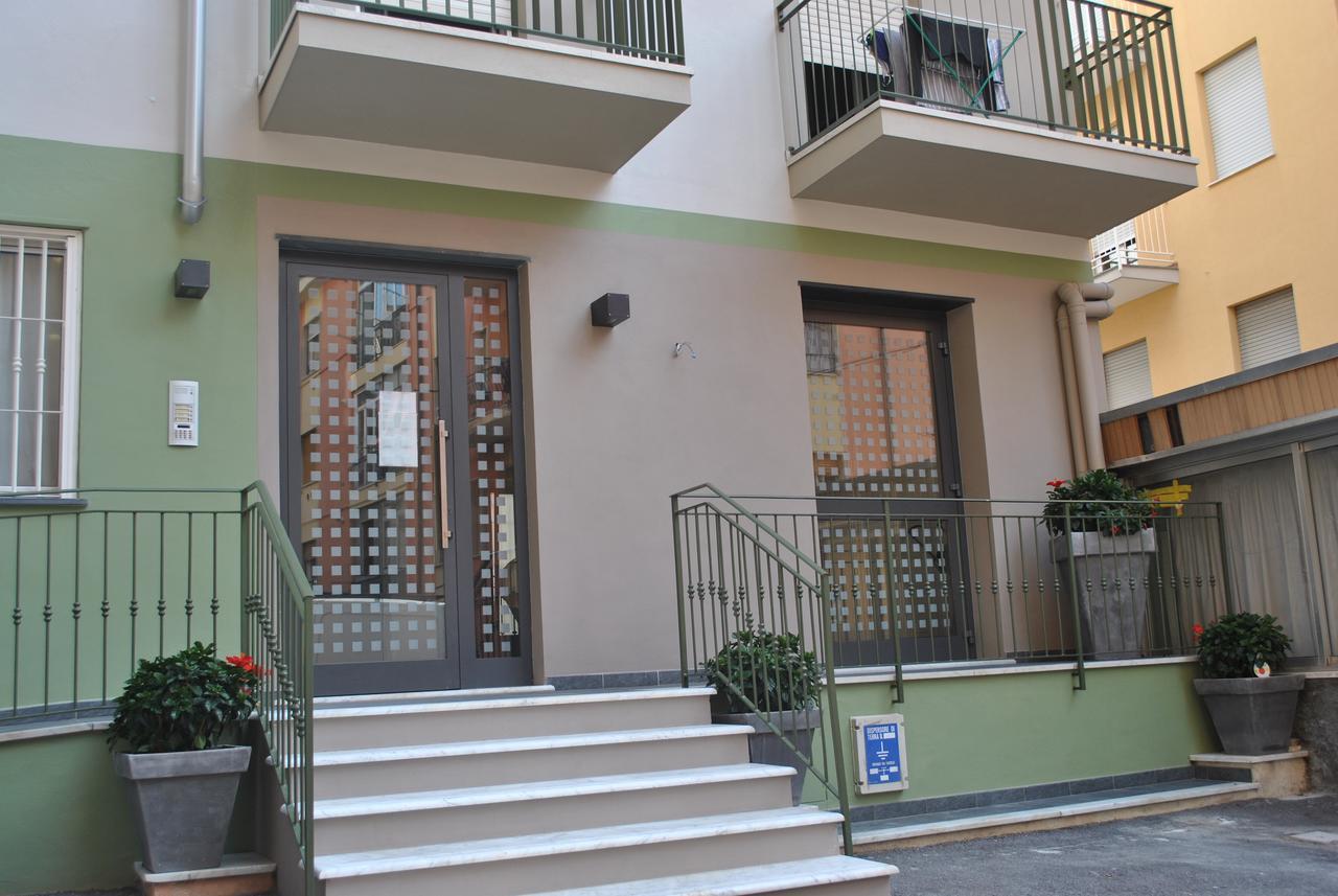 Hotel Residence Laigueglia Free Parking Exteriör bild